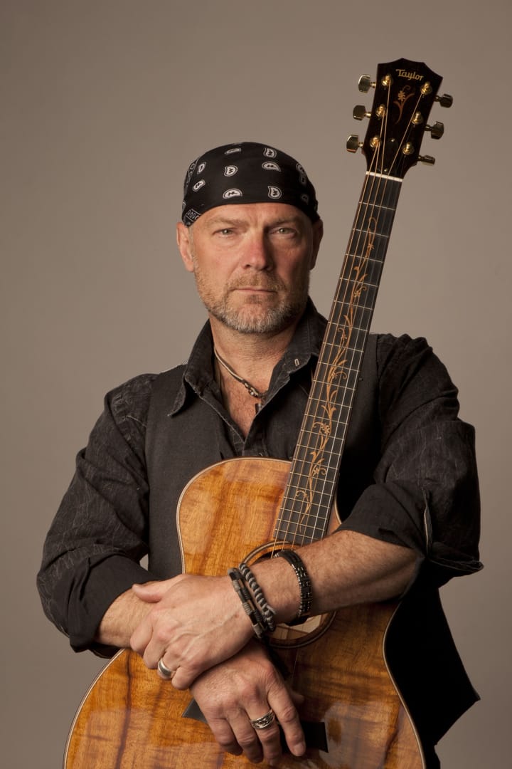 Les Stroud Drops New Single